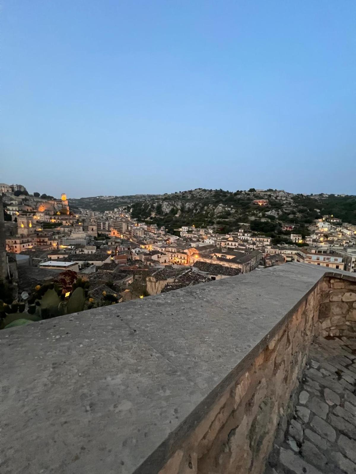 Centro Storico Modica - 2 Min A Piedi Da Corso Umberto I Apartment Luaran gambar