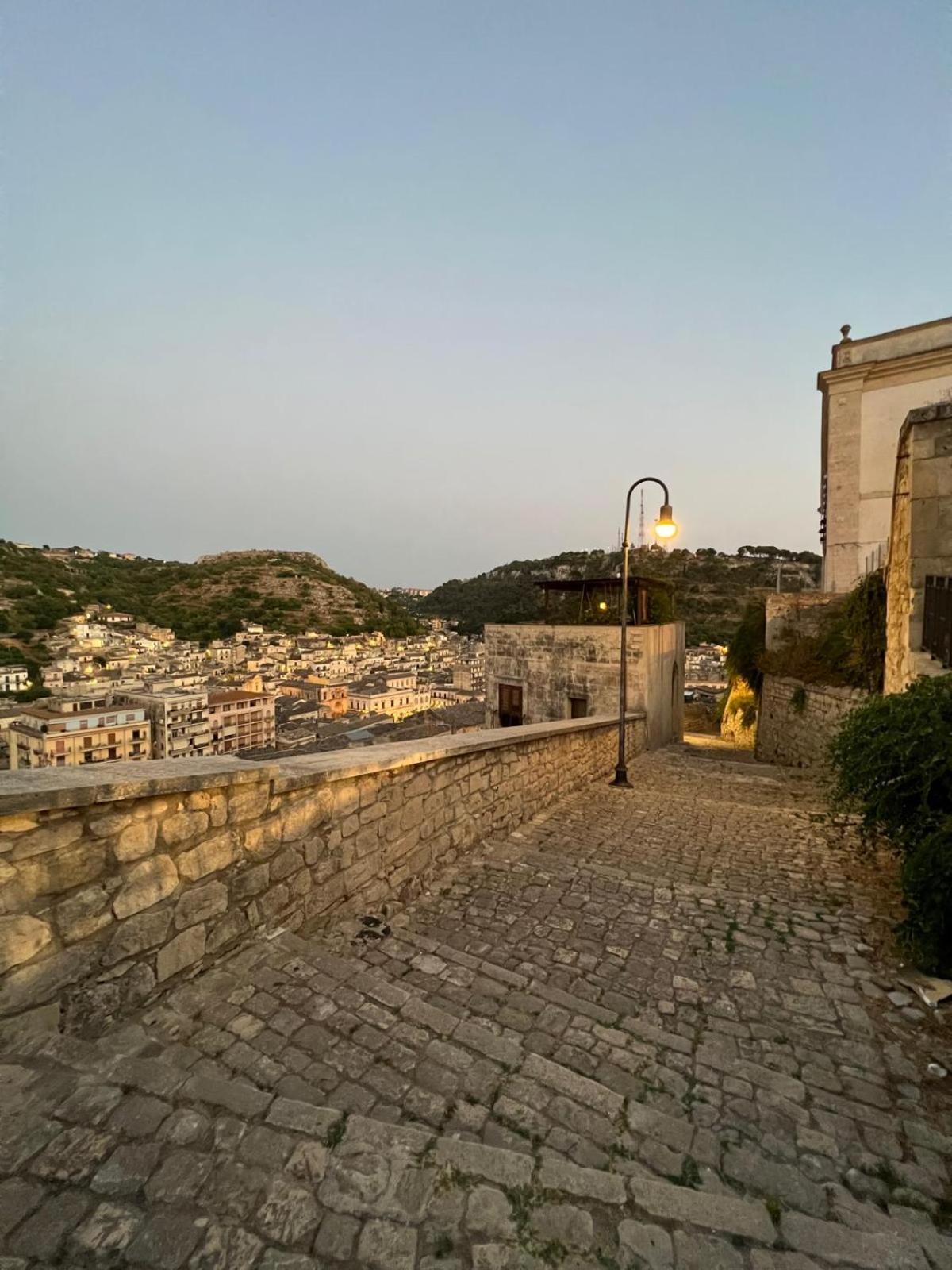 Centro Storico Modica - 2 Min A Piedi Da Corso Umberto I Apartment Luaran gambar